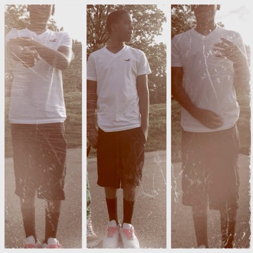 - fuck a bio . im in love w| a bad bitch . follow my girrlfriend @TRENDY_Deevah . shoutouts & supports to my sis & her squaad #3DEEP ; )