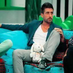 Enamorada de la mejor sonrisa de GH14. Con su forma de ser nos robo el corazon. Unete si eres Igorista,cada vez somos mas. Soy Gasmoba y ¿tu?