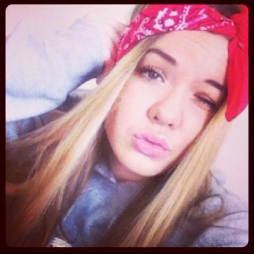 JustSarah_'s profile picture. 16- eigenwijs - instagram : justsarah__. - I'll try to live without you