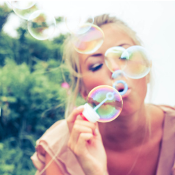 Tweets voor & door meiden, over alles wat met fashion, vrienden, gedachten & dromen te maken heeft! #ClothesAndMore