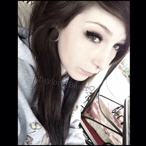 HighImTaylor.22.. ~HappilyEngaged~ . SkinnyAsFuck.JaimeBubbles.Bulldogs. 29mm Lobes. BlueEyes.ParkwayDrive.Structures.I'm not Real!.Kik: Taylorbearrtho