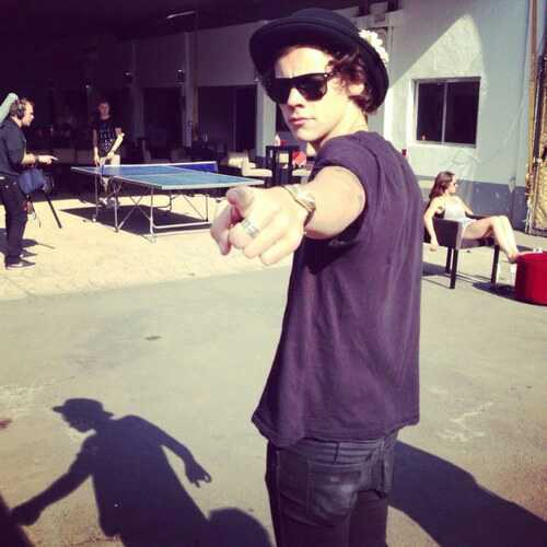 hola i'm a directioner boy :) I hope to meet many people follow me and I will follow THIS IS US bye xoxo