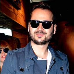 Hola! Bienvenidos al FAN CLUB OFICIAL DE @EdwardMaya EN CHILE ! :D
ACÁ ENCONTRARÁS DE TODA LA INFORMACIÓN DE NUESTRO ARTISTA Y TAMBIÉN HABRÁ ADIVINANZAS.