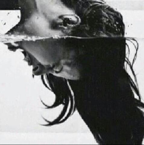 ‏‏قَويـۃ گـالحرب هآدِئـۃ گـالسلاﻡ