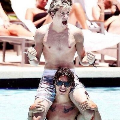 Profile Picture of Harry's Hot Body !☆ (@LoveMyCupcakex) on Twitter