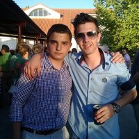 Cesar Rivera  (@riveklera) 's Twitter Profile
