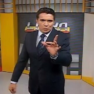 Apresentador do Programa MANHÃ VITORIOSA na Rádio Vitoriosa de Uberlândia. Repórter do LINHA DURA ARAGUARI pela TV VITORIOSA
