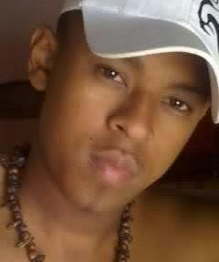 Sou um cara a procura de emoçoes forte.Sou uma pessoa q adoro  gente interessante amizade quem sabe uma paixao !!!!!!!