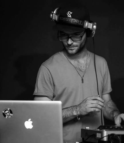 Reggae/Dancehall Dj @13_STARZ #TeamCountry #13StarzRadio http://t.co/WZLbMGSZSV