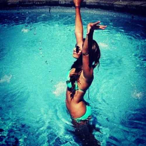 freakingsummer's profile picture. 