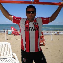 El dia q me muera yo quiero mi cajon, pintado de rojo y blanco como mi corazon