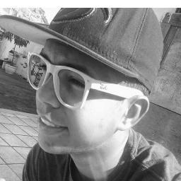 Evangélico | 16 anos | Flamenguista | Carioca | Enquanto houver FÉ há esperança!  SIGO TODOS DE VOLTA  ;)