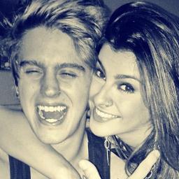 Fã Clube dedicado ao loirinho mais xiliquenta e sexy desse mundo: @THOMASRESTART
Desde: 28.10.10 / Dona: Letícia