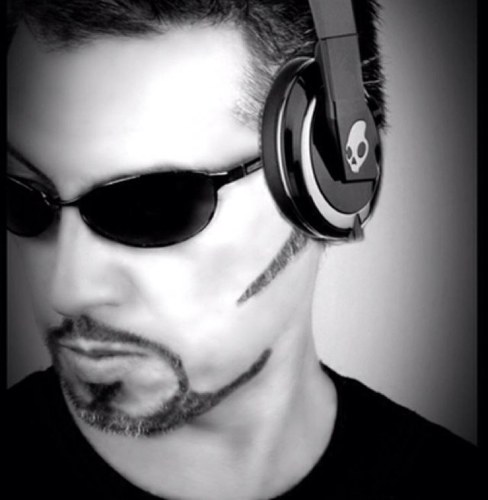 Fashion Photographer/Musician http://t.co/MtTXZnWta8 Videographer/Composer,Musician