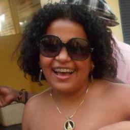 Ser feliz é reconhecer que vale a pena viver, apesar de todos os desafios, incompreensões e períodos de crise.