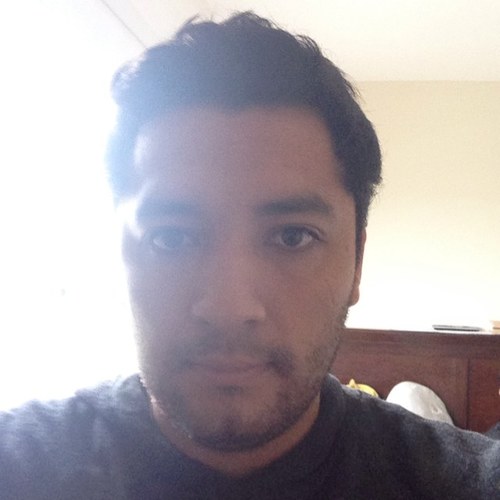 “Lo que las ideologías dividen al hombre. . . El amor con sus hilos los une en su nombre.”