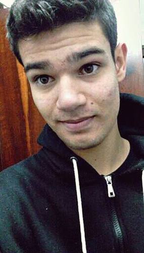 Gosto de Tv, Computador e jogar VOleibol, e Amo ficar com meu mô .