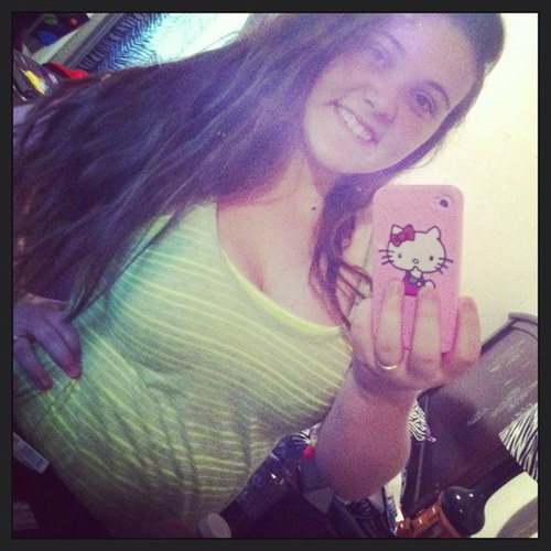 I'm Taylor Brianna Shilling (: 16 years old, a junior in highschool! I'm a photographer(: follow me, i follow back (: kik me @ _TayTayBrianna_