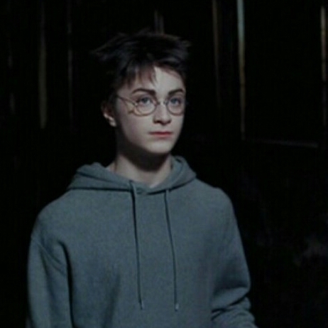 I'm Wizard Harry James Potter :GYFFINDOR :Hogwarts ผมแฮร์รี่เจมส์พอตเตอร์ เลือดผสมอยู่บ้านกริฟฟินดอร์ครับ