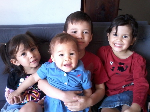 Casada, cuatro hijos, catolica, perteneciente a las comunidades neocatecumenales