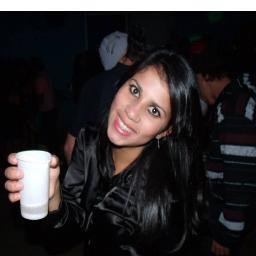 Não sou perfeita, tenho vários defeitos, porém são eles que me fazem ser única!