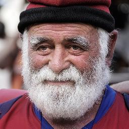 Soy Barcelonista porque así he nacido, amo al Barça por encima de todas las cosas. El escudo es mi religión. Si eres del Barça sigueme y te sigo. Visca el Barça