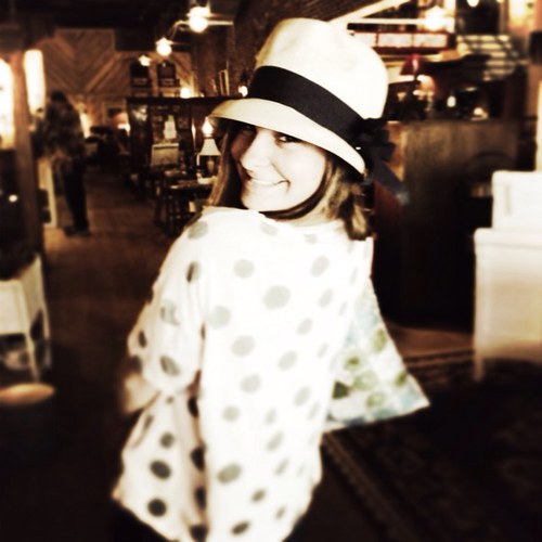 TheAlannaHub's profile picture. you never know what you’re going to get • wander • avid thrifter • coffee • tacos • professional road tripper • flower killer • #poshmark missalannaeous