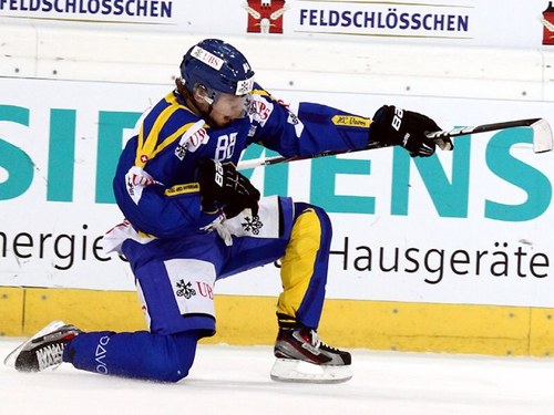 Men with class, Play Hockey.