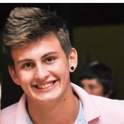 As criticas não me abalam,os elogios não me iludem. Sou o que sou não o que dizem !
