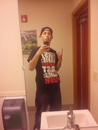 seanscully4's profile picture. lilsean