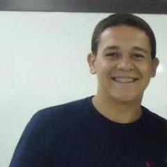 18 anos, estudante de Serviço Social, amar as pessoas é uma dádiva. Saber seguir a vida  caso se decepcione é um dom...