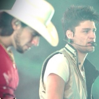 Quem se descreve , se limita ! Por isso não me descrevo , pois meu amor por eles é incrível e ilimitado ! @MUNHOZ_FRANGO @Mariano_MeM Since 25/03/13