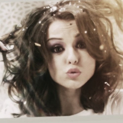 Cher lloyd is my name *RP* my brats are amazing xx http://t.co/25jeGwB5bM