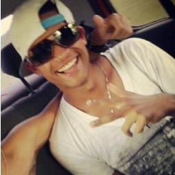 ♦ Solteiro, jogador de futebol, estudante de Redes na faculdade Senac, e o sorriso estampado no rosto! Viva com Alegria é tudo Tóis!