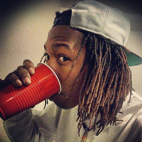 CaLi4real's profile picture. Dreadz still growing n my blunt is lit too..(wanna hit this loud?) Im the bad guy Kryptonite.The green Chronic #Burn1 #TeamAries