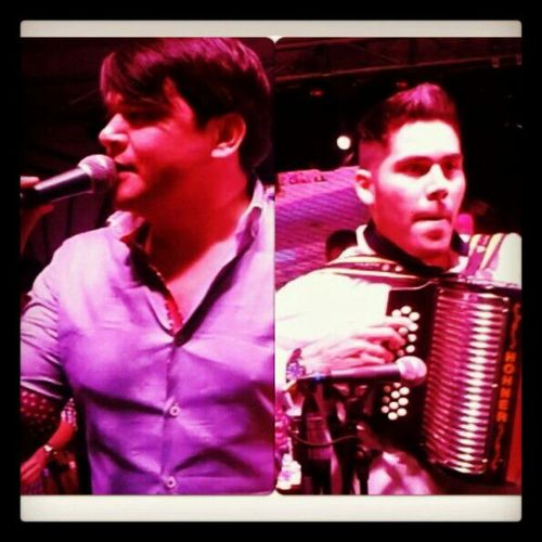 Twitter oficial de la agrupación Musical de @Juniorangelv y @Nanosimancas Contacto: 3003369609
 Medellín-Colombia