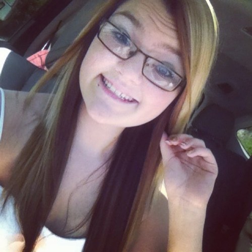 Allyson. Fifteen. I have trust issues and im insecure. I like too have fun. #teamprincess✨