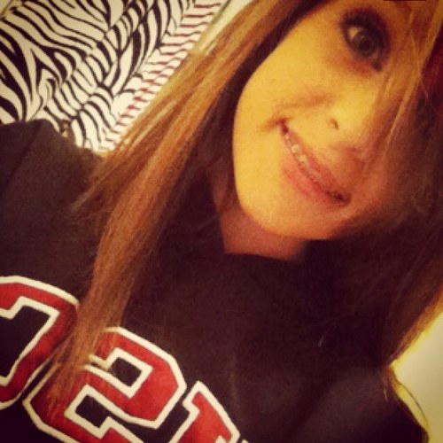 My name is Erin Jane , im a cheerleader && i love all my followers (: