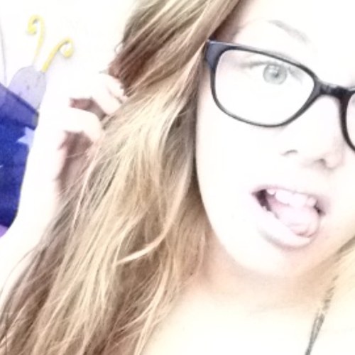 Instagram : tierakc 
Kik : tiera_kensley