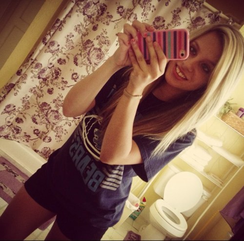 @Ayee_itsAutumn is my bestfriend. ☺