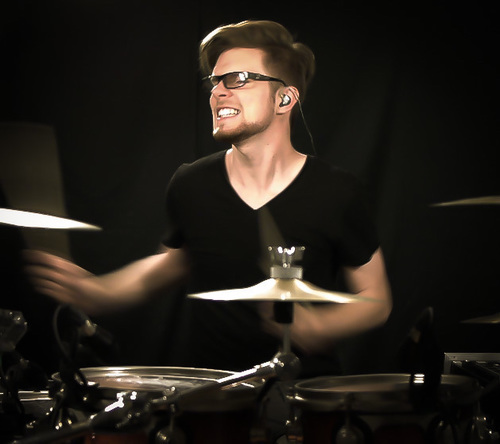 📍🇩🇪#Drummer | #Producer | #Recordingstudio | 📮@umcmetal 🎥https://t.co/Hq2x7p0xMS 📘https://t.co/G2J2HxOJ6F… 📩mail@tobiasderer.de