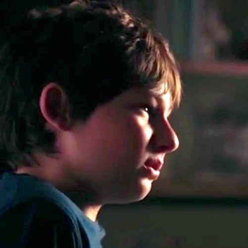 Hi,i'm Henry,i'm 11.I have a realy cool book,but i don't want to read about hero's anymore,i want to be one! Moms: @Mills_le and @emma_swan19 #OUAT #RP #Single