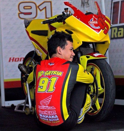 Manusia biasa yg akan terus berusaha dan berdoa :))