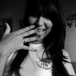 Before I fall too fast
Kiss me quick
But make it last
So I can see how badly this will hurt me
When you'll say good bye ♫♪♫