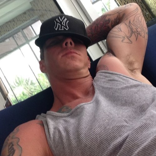 Dont follow me for a follow back because it probably wont happen. Follow me cause you like my tweets or masturbate to my pics ; )