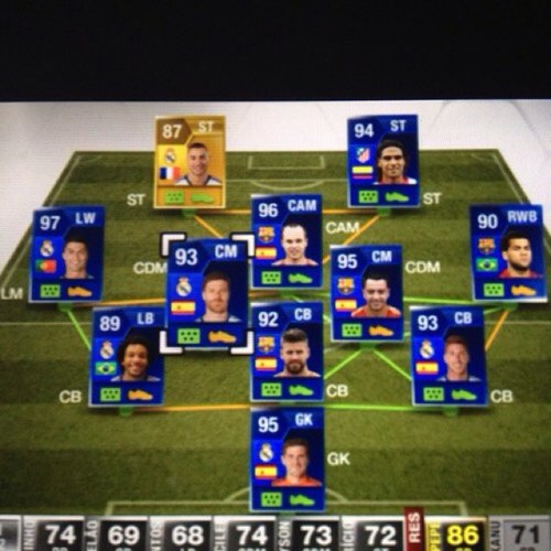 VOLG ONS, EN MAAK KANS OP GOEDE/FIJNE SPELERS. #FUT13