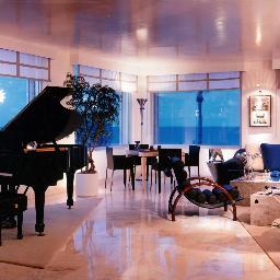 David Landau Interiors offers a complete package of solutions for residential, corporate and hospitality interior design projects.