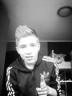 life is beautiful - ARIANA GRANDE - EMINEM - 13 YEARS - OP NAAR DE 2000.