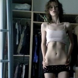 Bisexual | Thrash Metal | Girl | Cats                                                                     | Mido: 1.61      Peso:48      M1: 45.  MF: 40