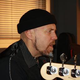 Profesor de la Universidad de Castilla-La Mancha. Músico y escritor.